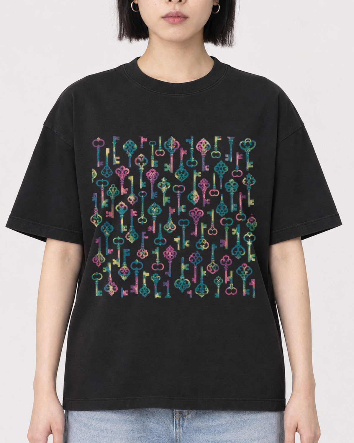 Mockup Boxy Heavyweight Tee Black female close-up 11