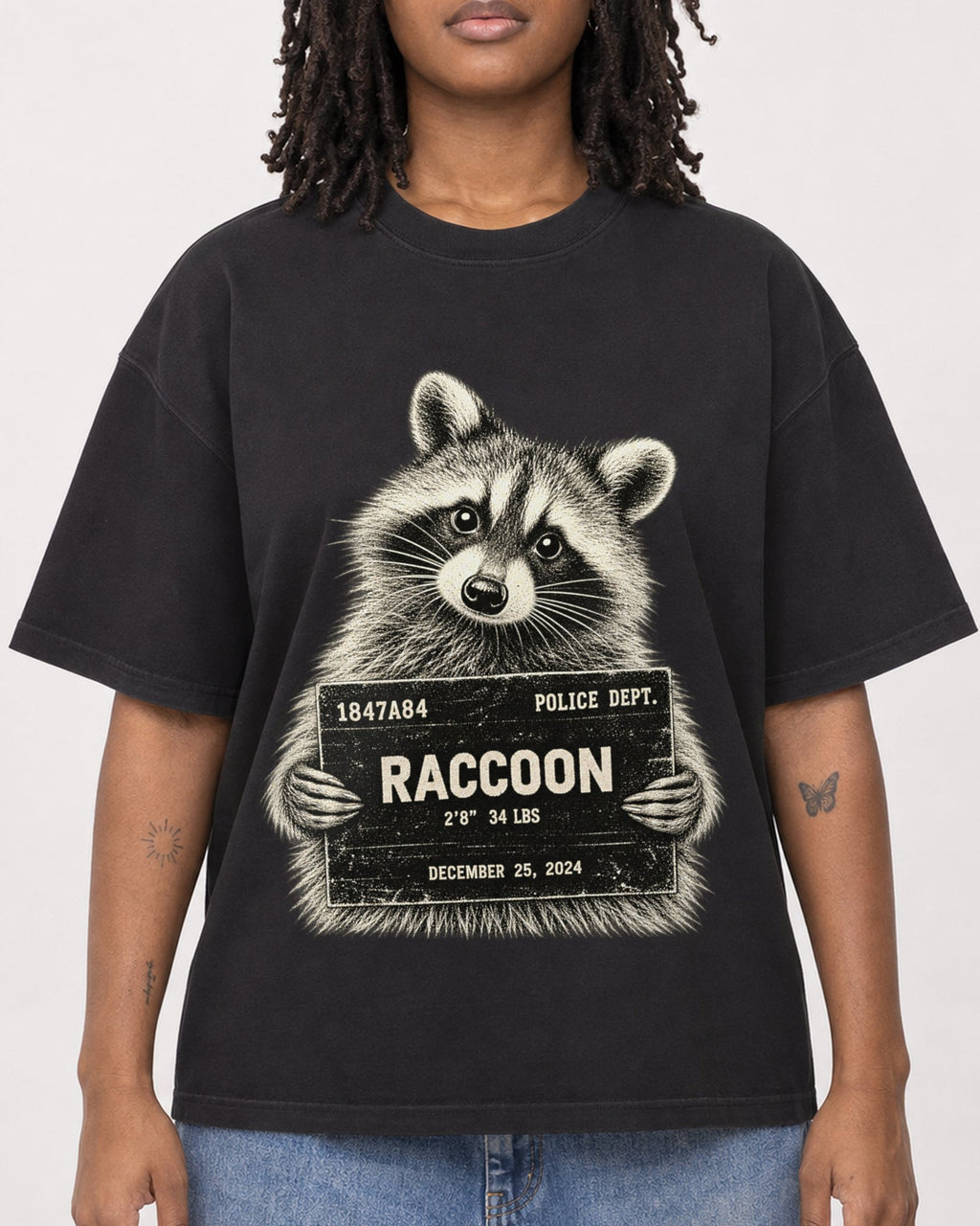 Mockup Boxy Heavyweight Tee Black female close-up 24