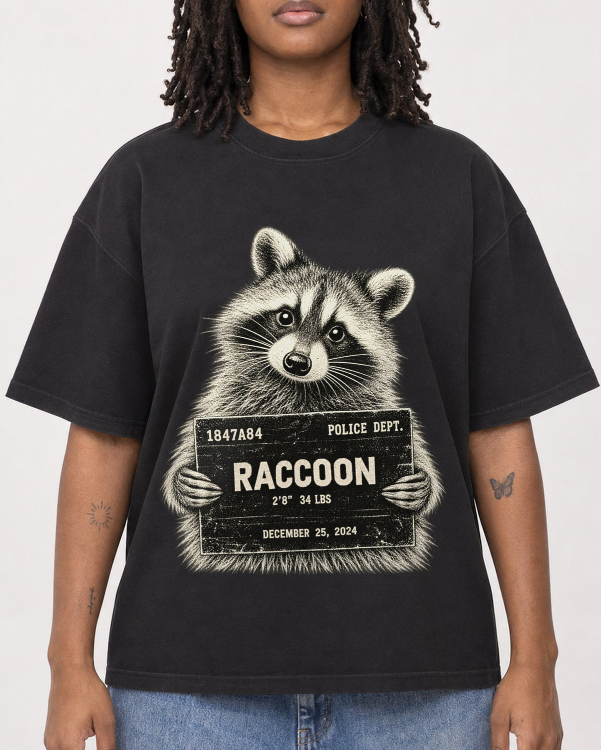 Mockup Boxy Heavyweight Tee Black female close-up 24