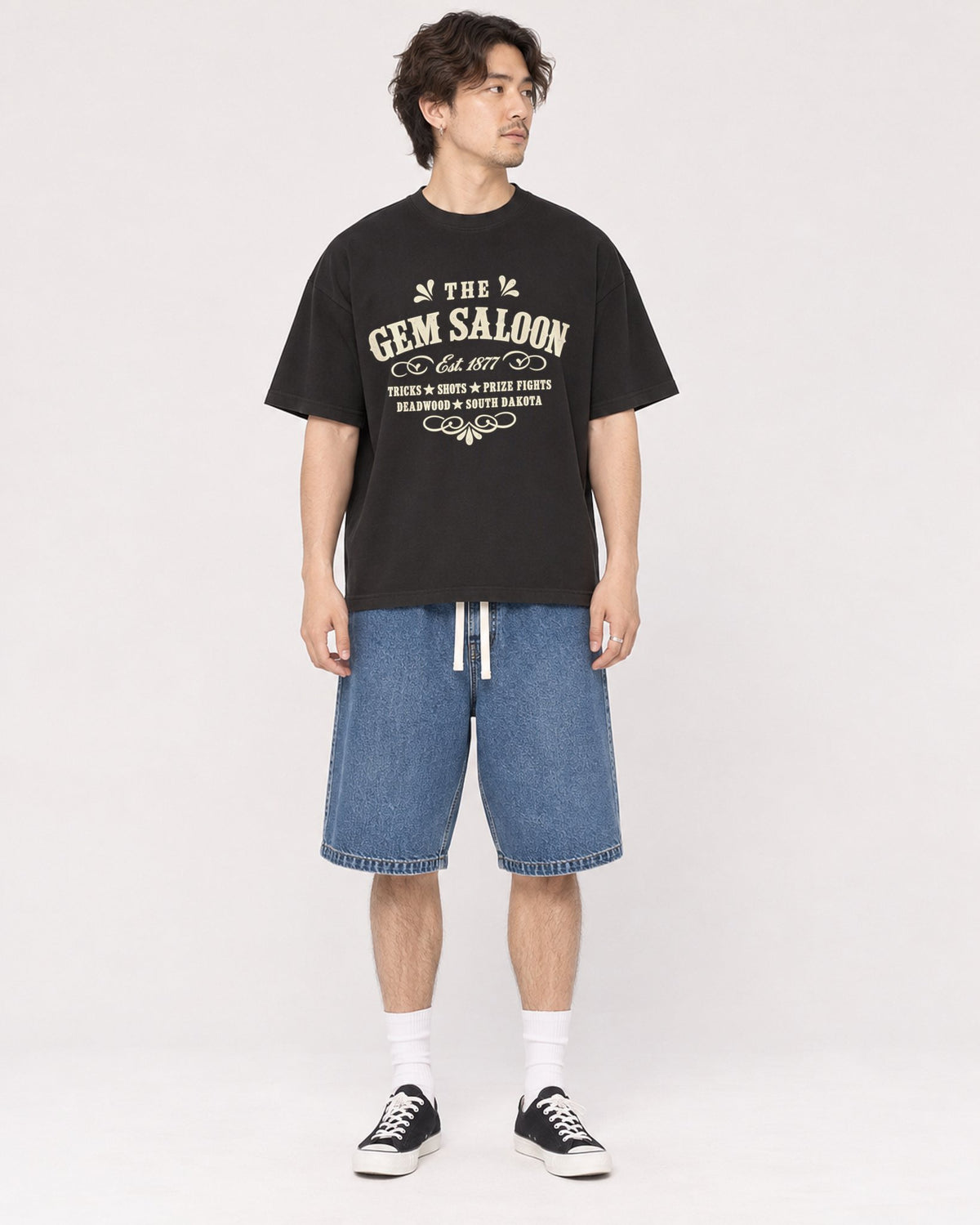 Mockup Boxy Heavyweight Tee Black male full-body 03