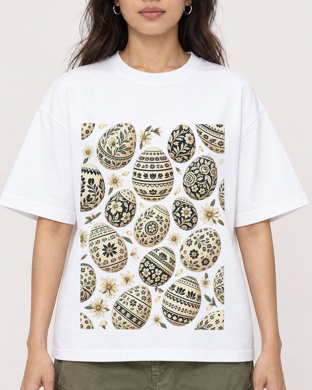 Mockup Boxy Heavyweight Tee White female close-up 02