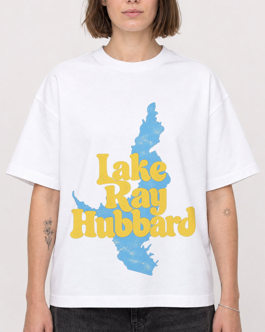 Mockup Boxy Heavyweight Tee White female close-up 18