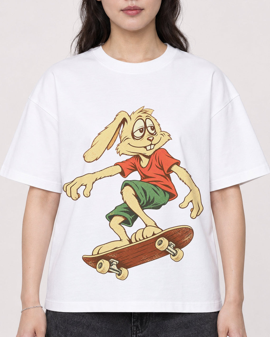 Mockup Boxy Heavyweight Tee White female close-up 03