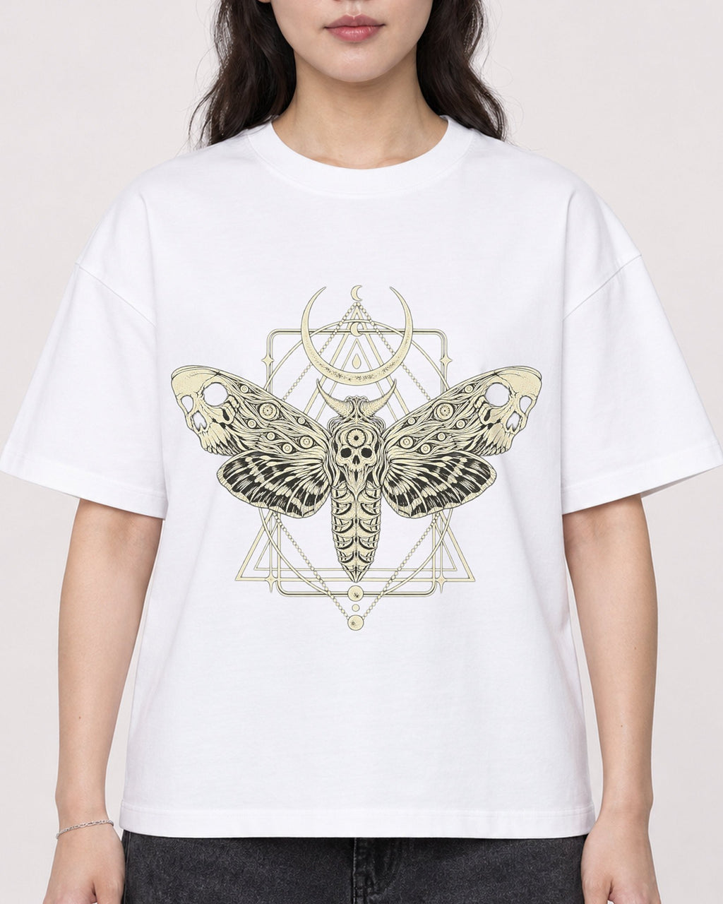 Mockup Boxy Heavyweight Tee White female close-up 03