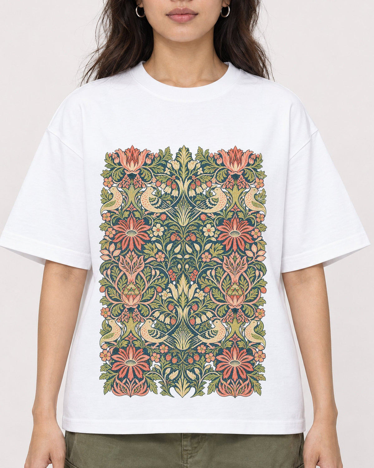 Mockup Boxy Heavyweight Tee White female close-up 02