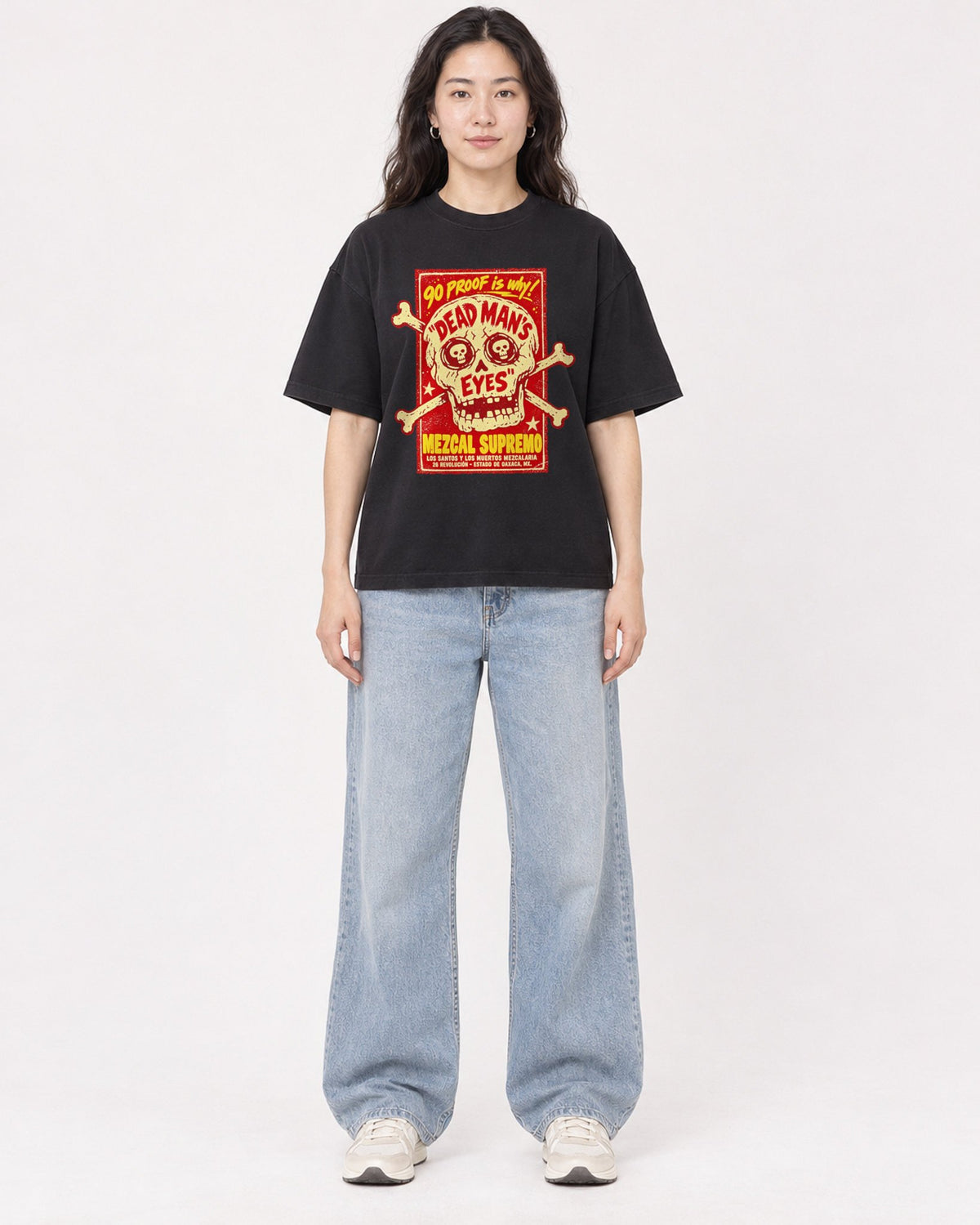 Mockup Boxy Heavyweight Tee Black female full-body 03