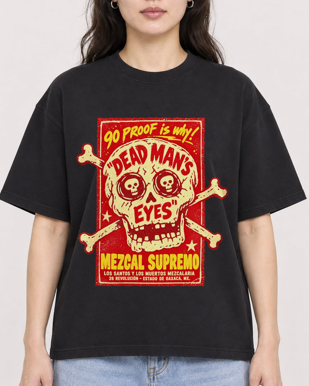 Mockup Boxy Heavyweight Tee Black female close-up 03