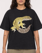 Mockup Boxy Heavyweight Tee Black female close-up 06