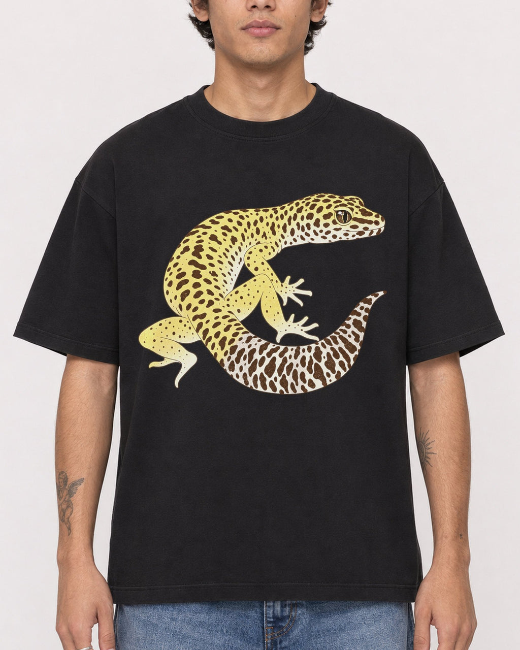 Mockup Boxy Heavyweight Tee Black male close-up 06
