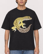 Mockup Boxy Heavyweight Tee Black male close-up 06
