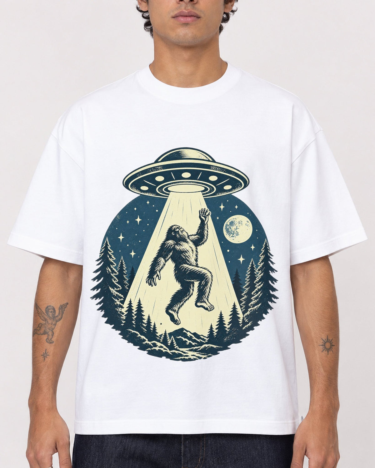 Mockup Boxy Heavyweight Tee White male close-up 06