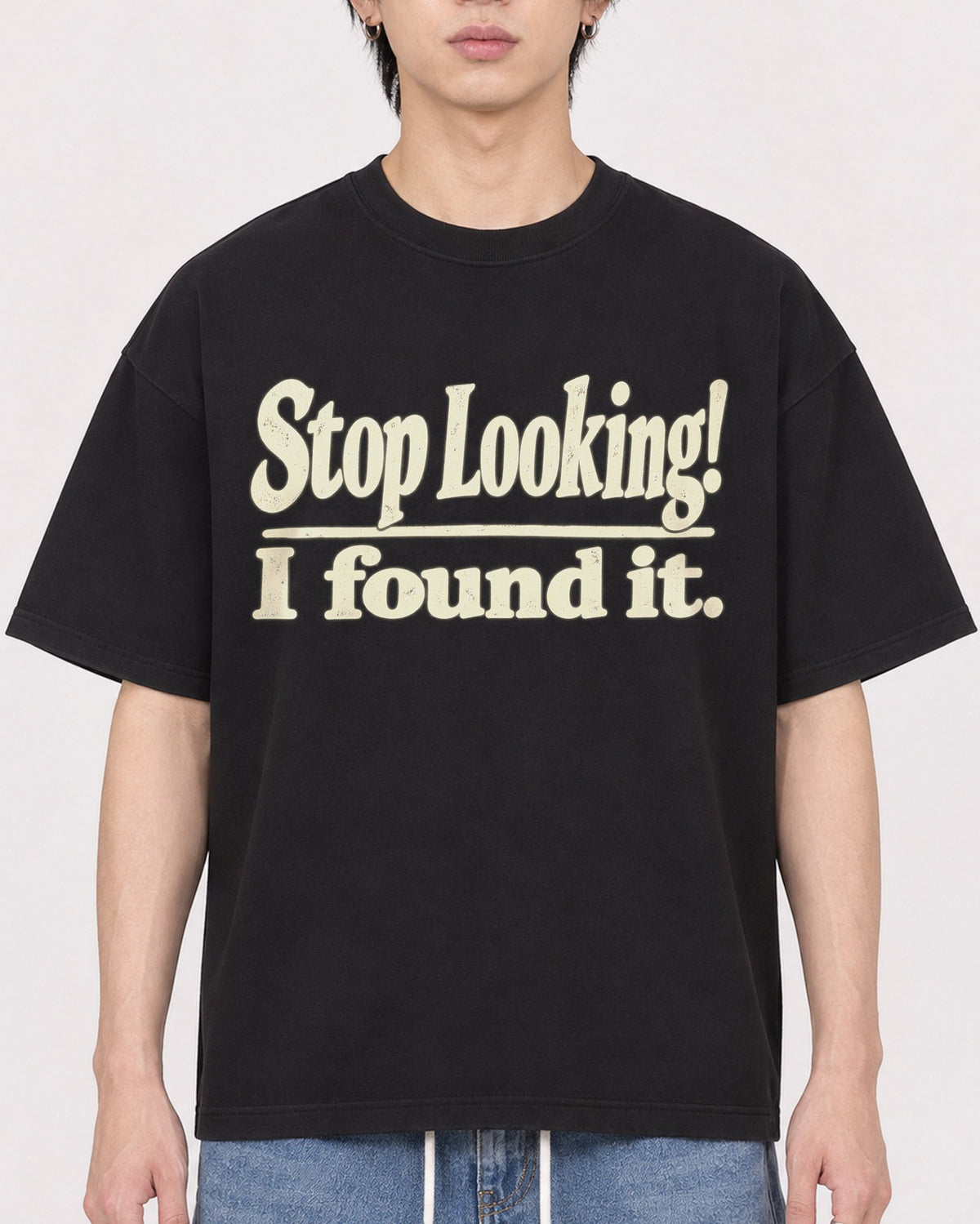 Mockup Boxy Heavyweight Tee Black male close-up 11