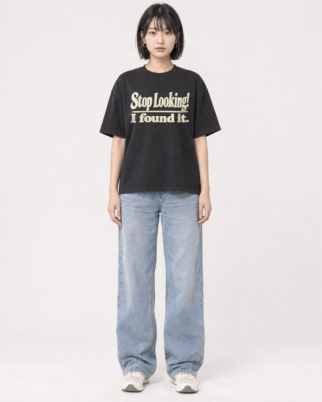 Mockup Boxy Heavyweight Tee Black female full-body 11