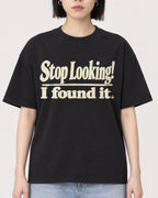 Mockup Boxy Heavyweight Tee Black female close-up 11