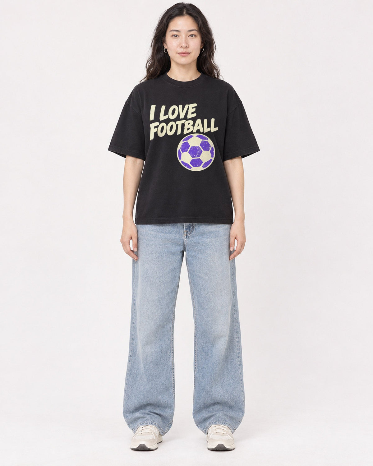 Mockup Boxy Heavyweight Tee Black female full-body 03