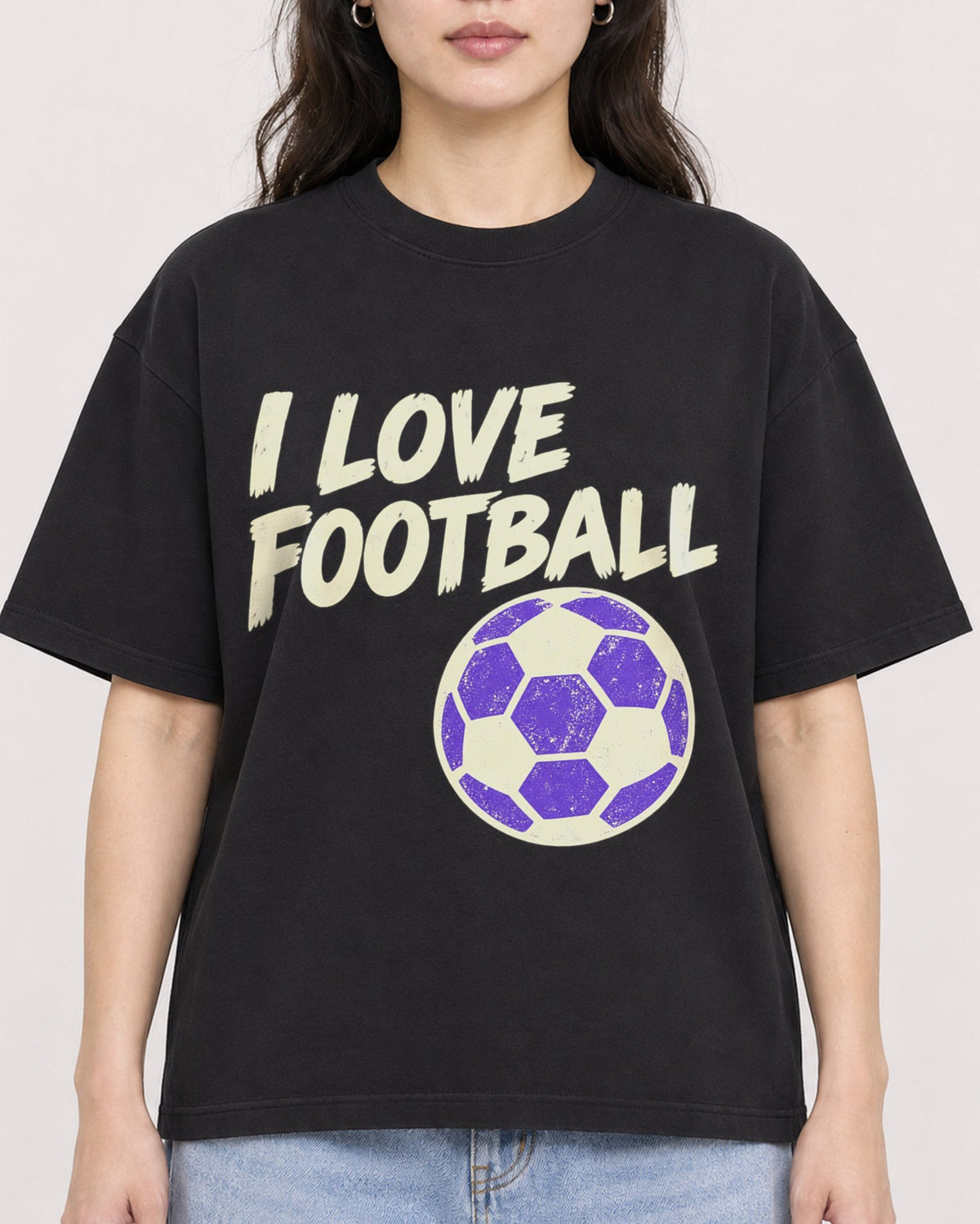 Mockup Boxy Heavyweight Tee Black female close-up 03