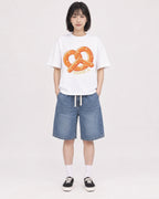 Mockup Boxy Heavyweight Tee White female full-body 11