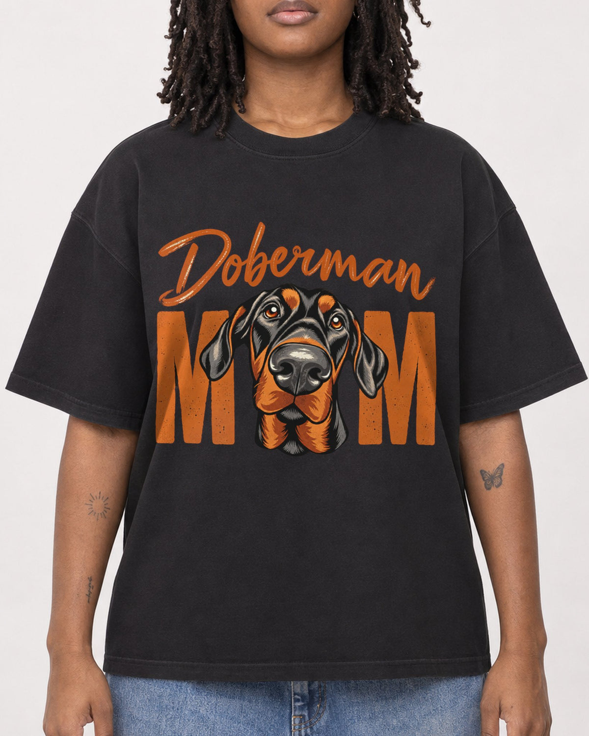 Mockup Boxy Heavyweight Tee Black female close-up 24