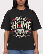 Mockup Boxy Heavyweight Tee Black female close-up 04