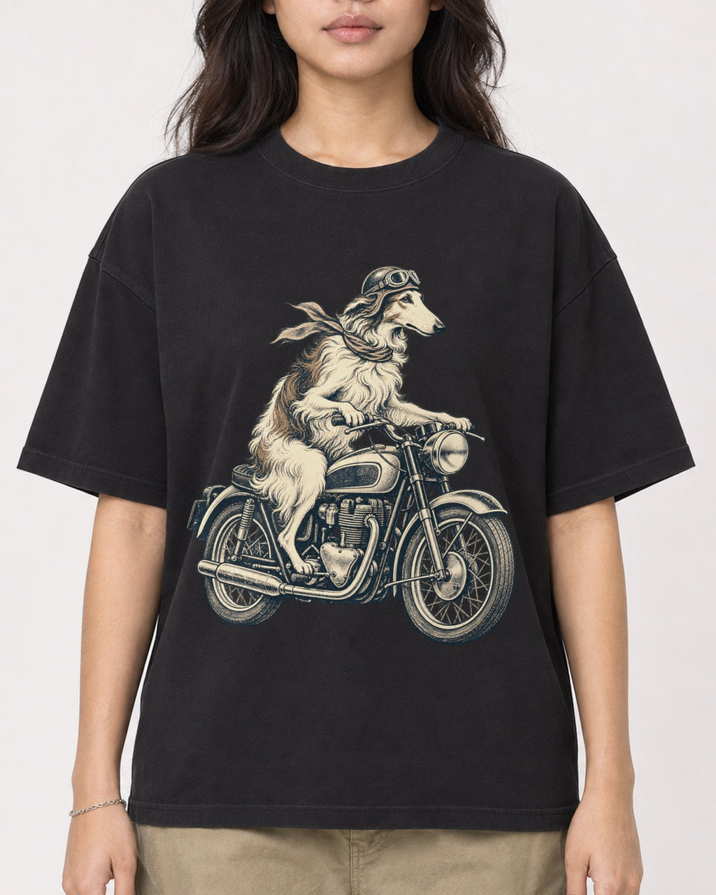 Mockup Boxy Heavyweight Tee Black female close-up 02