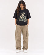 Mockup Boxy Heavyweight Tee Black female full-body 02