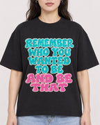 Mockup Boxy Heavyweight Tee Black female close-up 03
