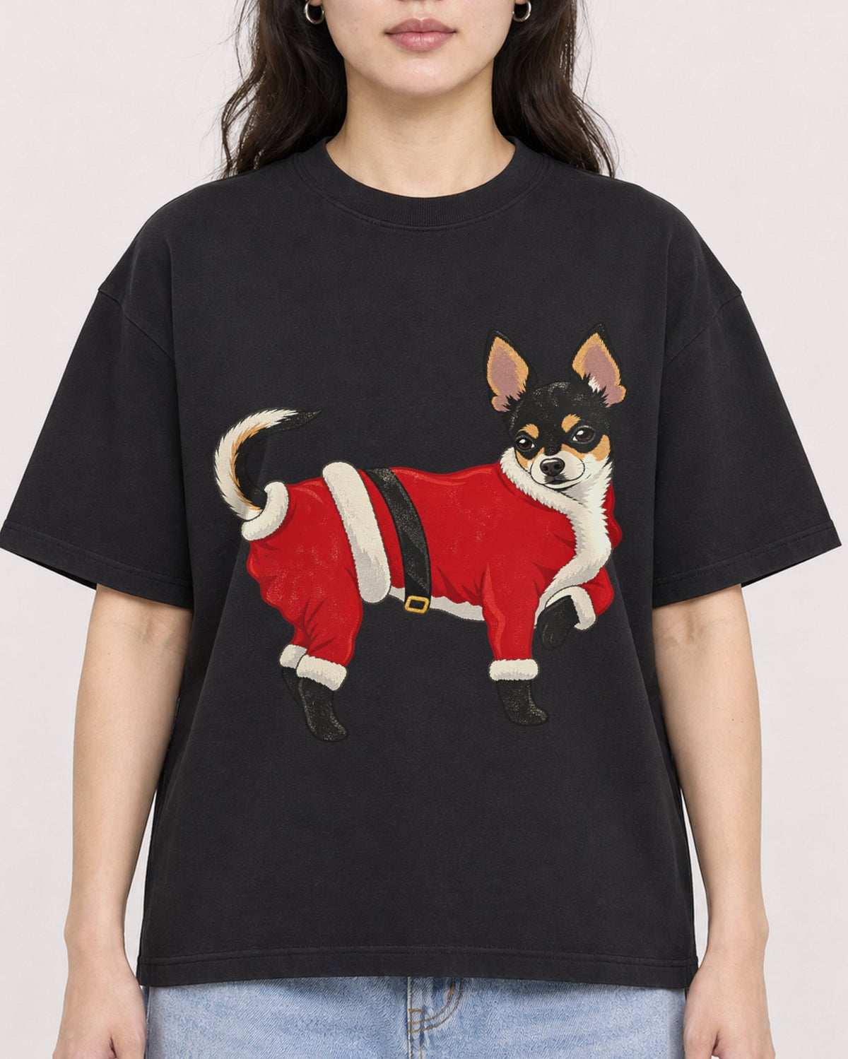 Mockup Boxy Heavyweight Tee Black female close-up 03