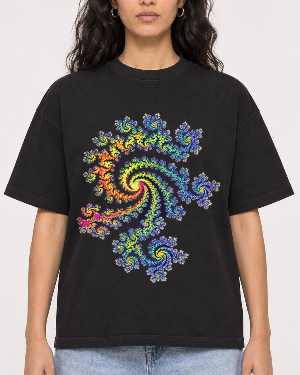 Mockup Boxy Heavyweight Tee Black female close-up 07