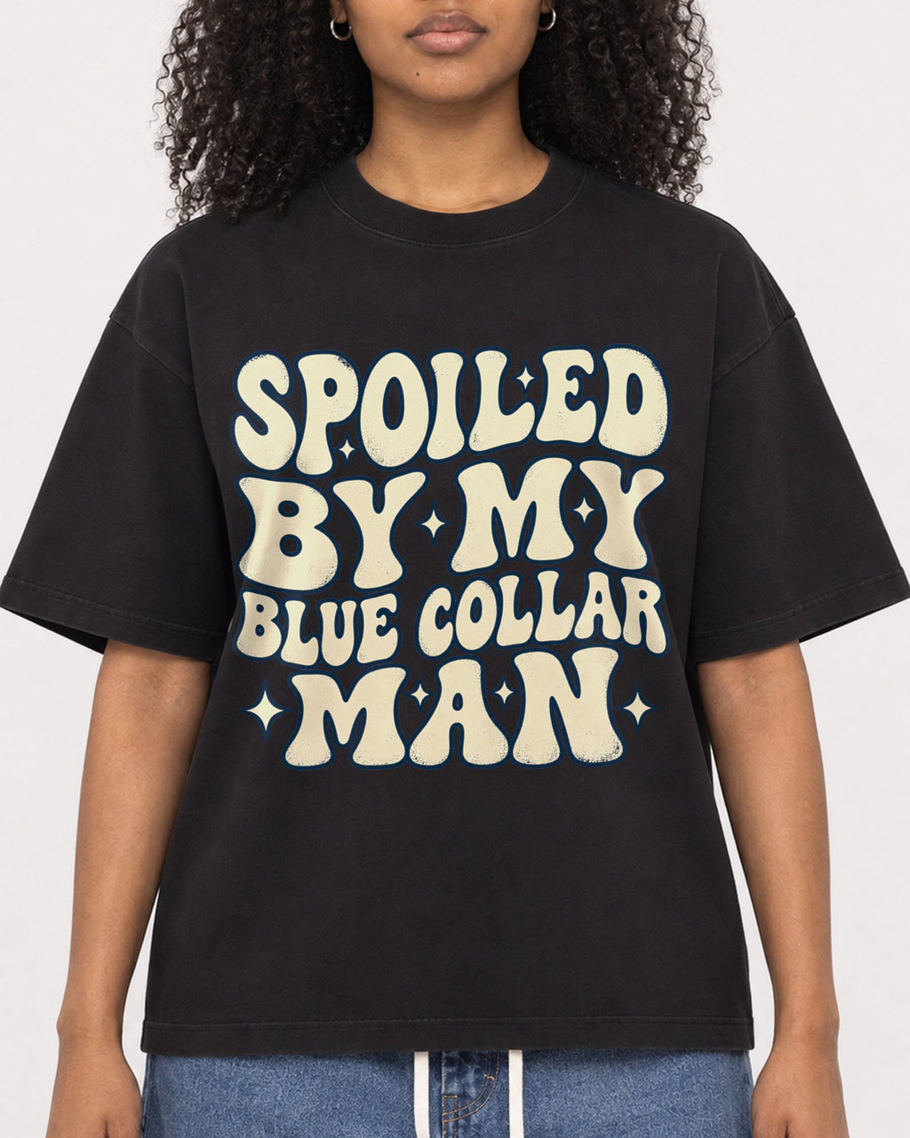 Mockup Boxy Heavyweight Tee Black female close-up 05