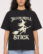 Mockup Boxy Heavyweight Tee Black female close-up 07