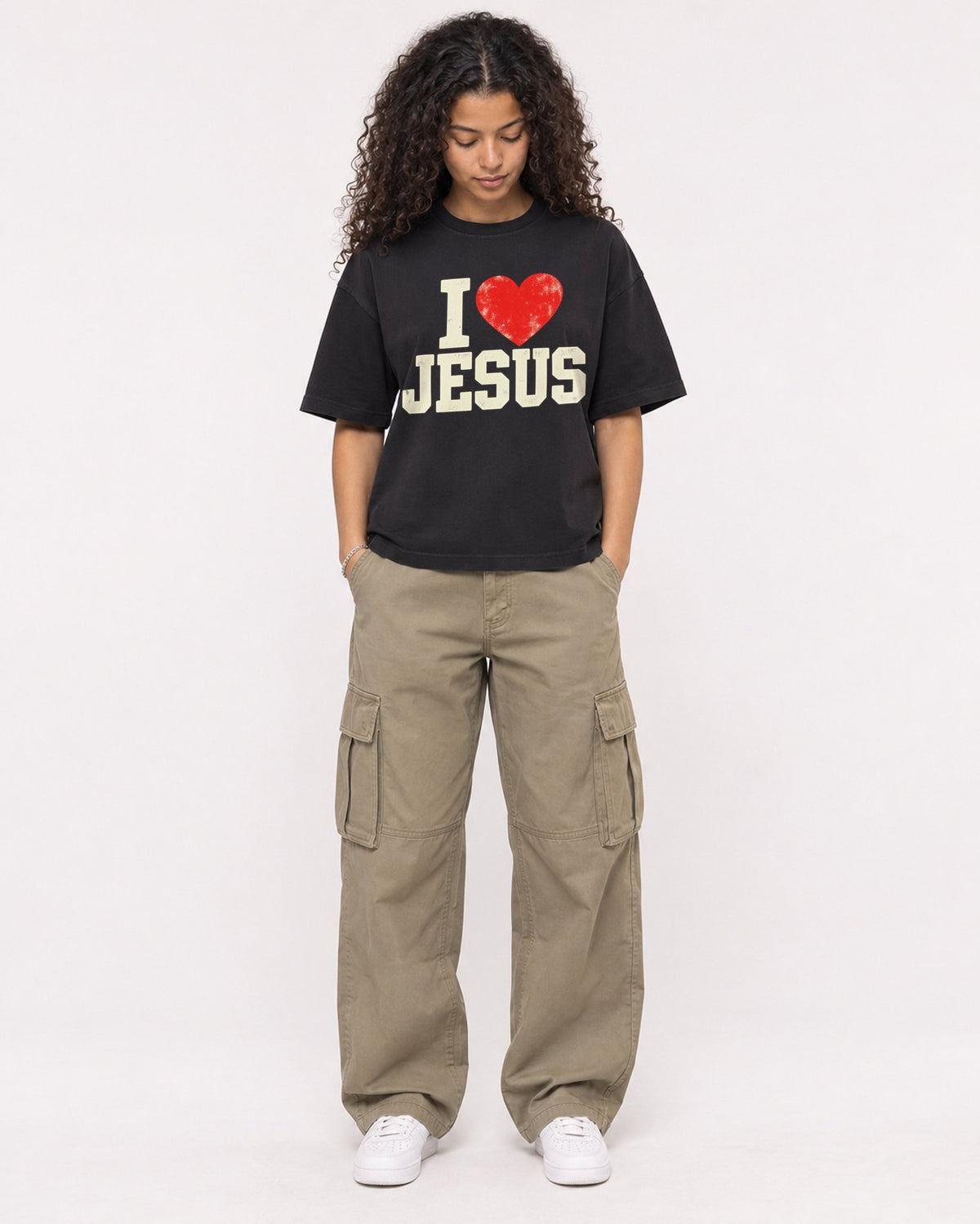 Mockup Boxy Heavyweight Tee Black female full-body 10