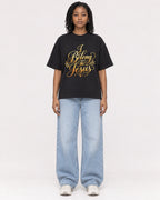 Mockup Boxy Heavyweight Tee Black female full-body 15