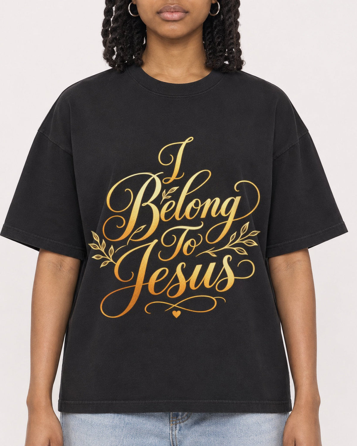 Mockup Boxy Heavyweight Tee Black female close-up 15