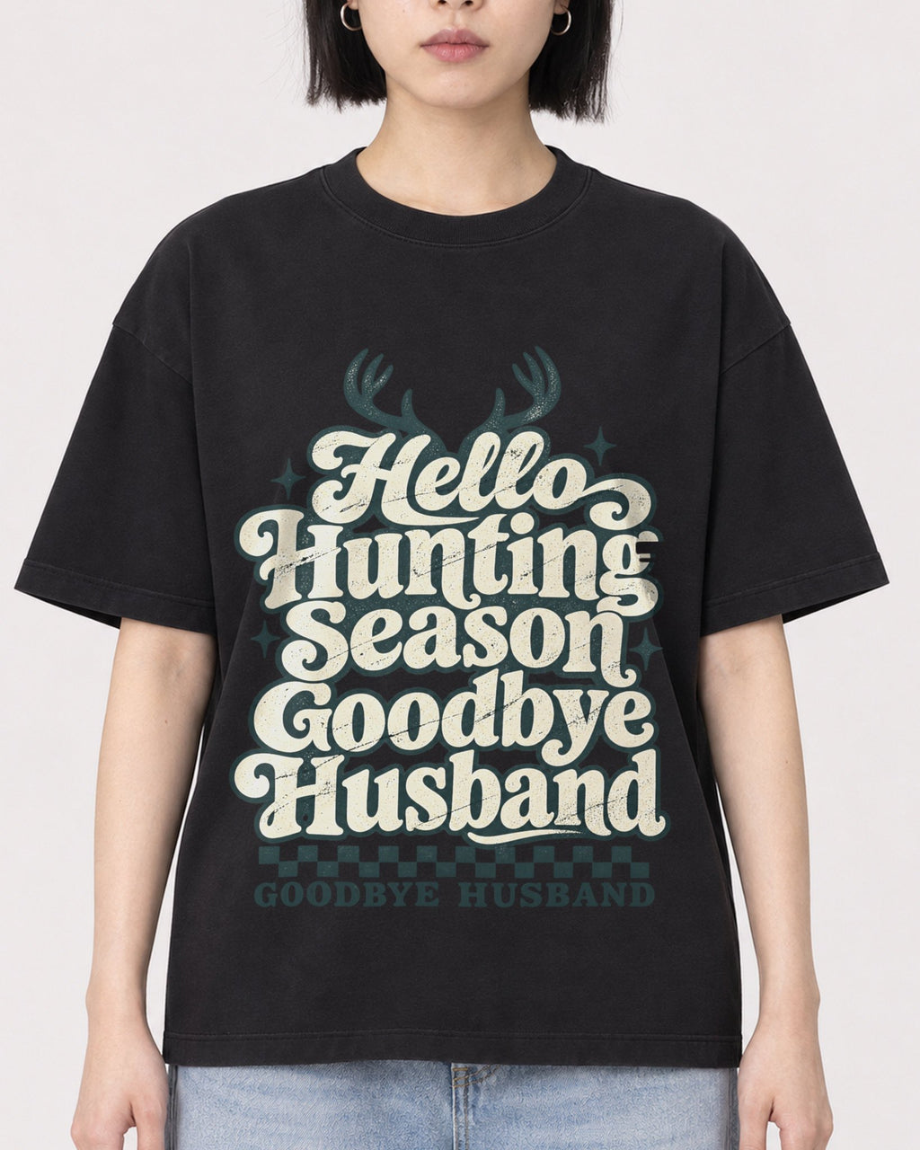 Mockup Boxy Heavyweight Tee Black female close-up 11