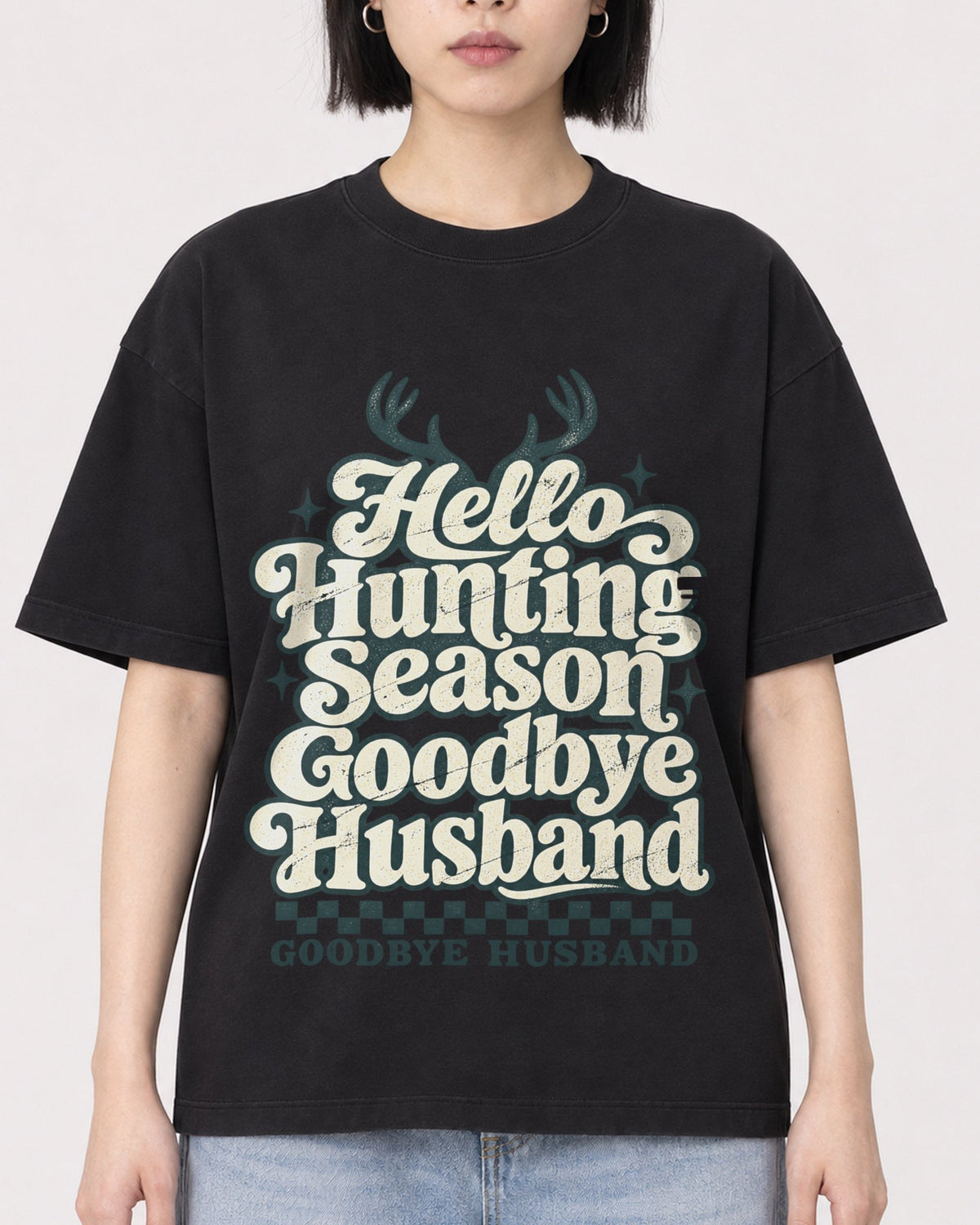 Mockup Boxy Heavyweight Tee Black female close-up 11