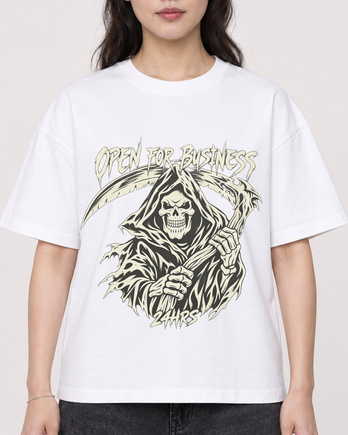 Mockup Boxy Heavyweight Tee White female close-up 03