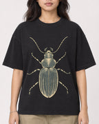 Mockup Boxy Heavyweight Tee Black female close-up 02