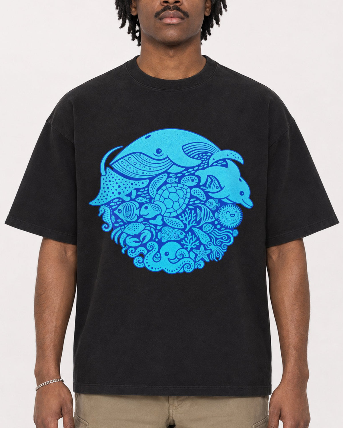Mockup Boxy Heavyweight Tee Black male close-up 04