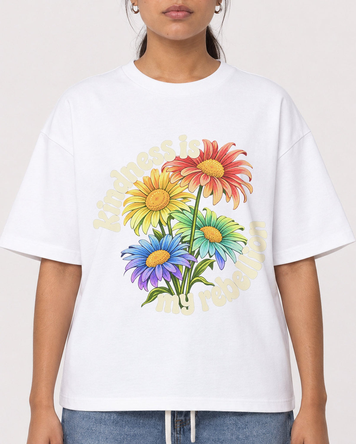 Mockup Boxy Heavyweight Tee White female close-up 16