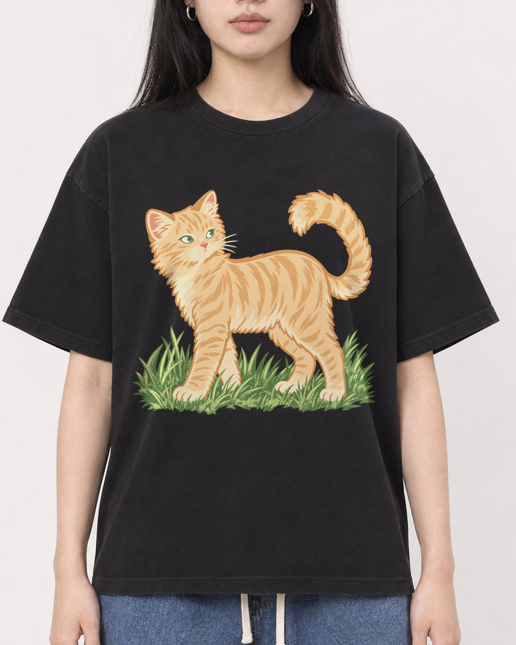 Mockup Boxy Heavyweight Tee Black female close-up 01