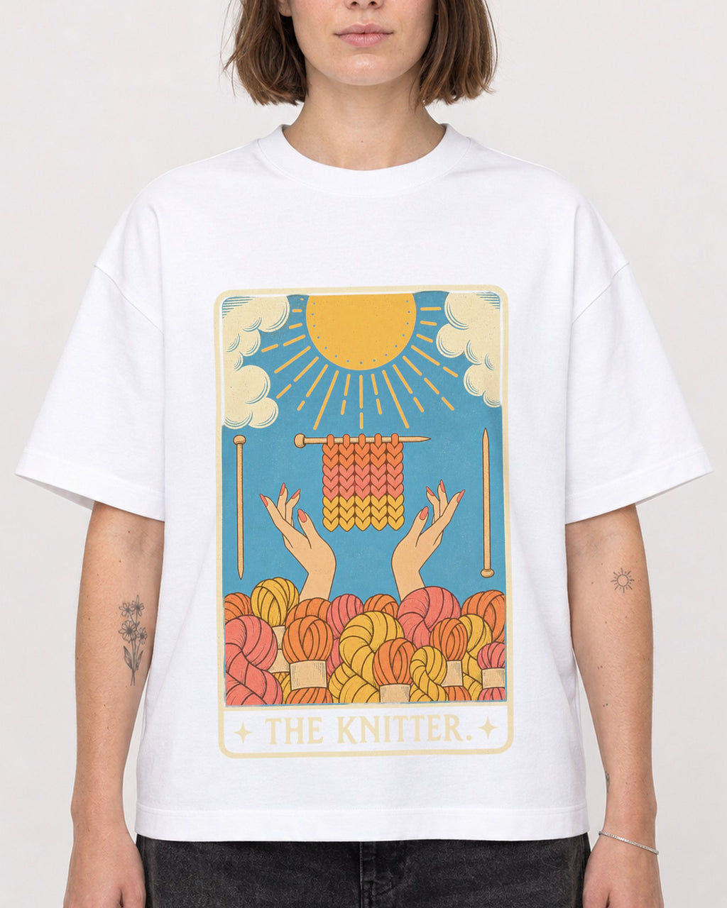Mockup Boxy Heavyweight Tee White female close-up 18