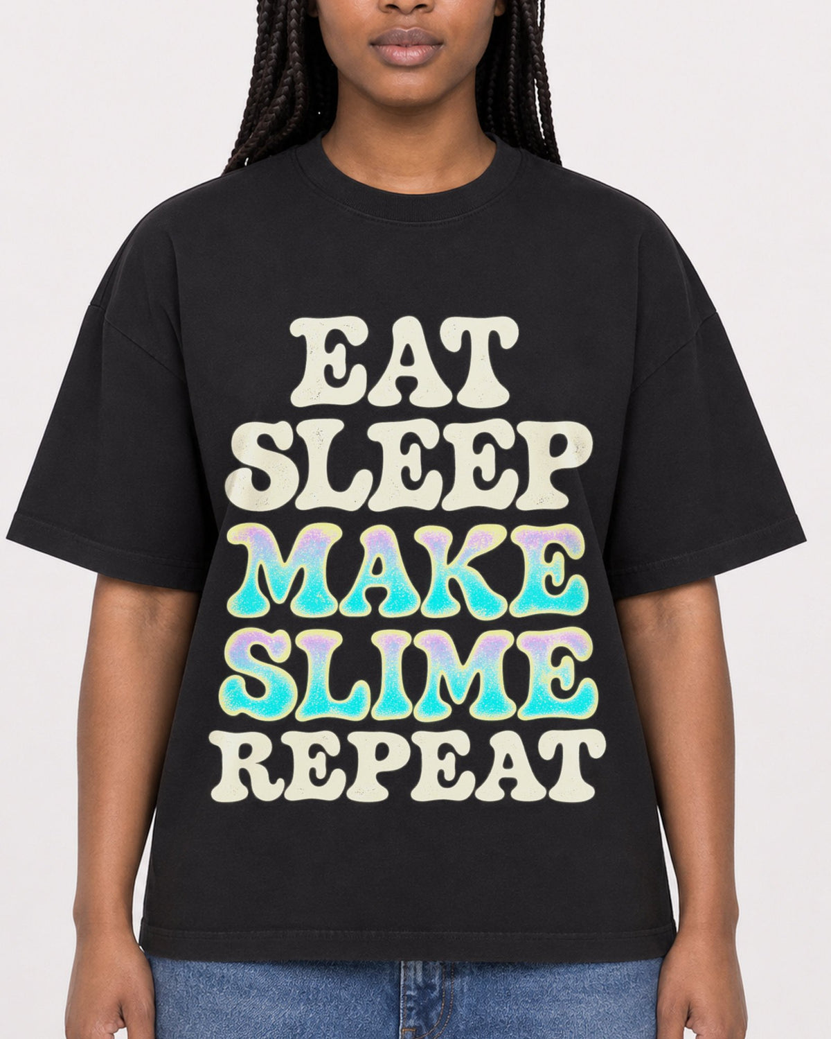 Mockup Boxy Heavyweight Tee Black female close-up 04
