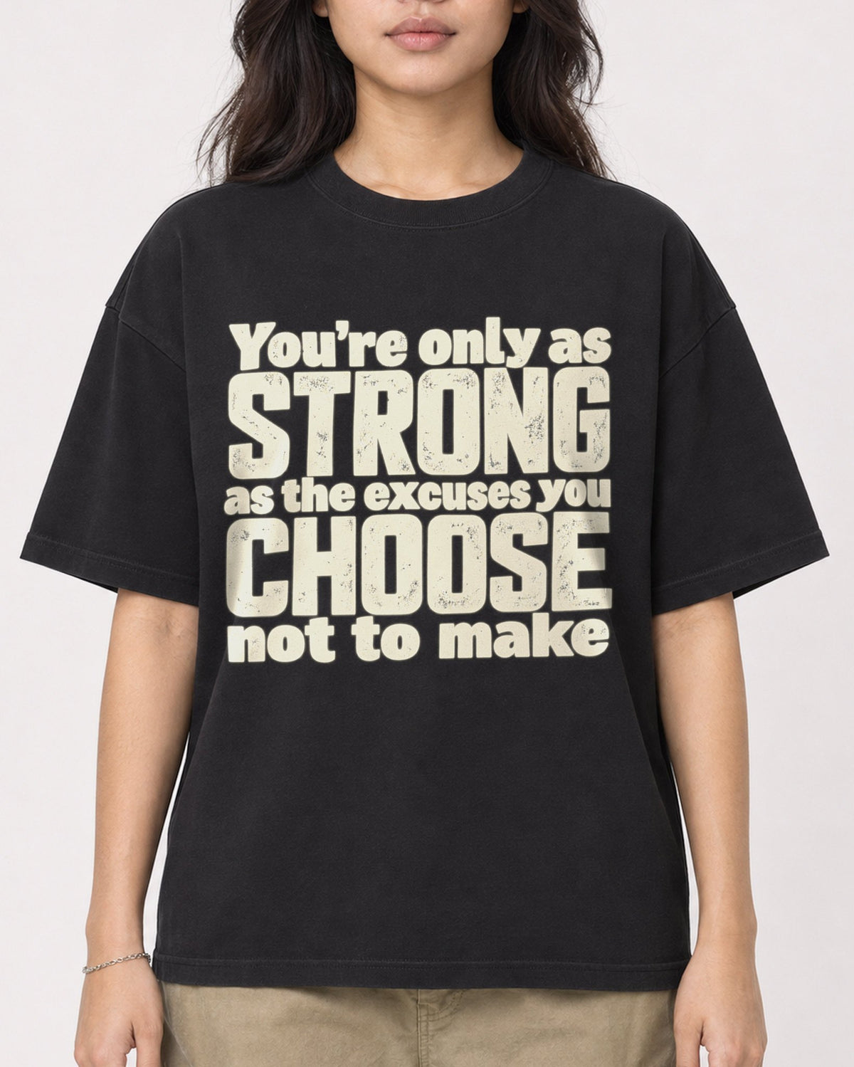 Mockup Boxy Heavyweight Tee Black female close-up 02