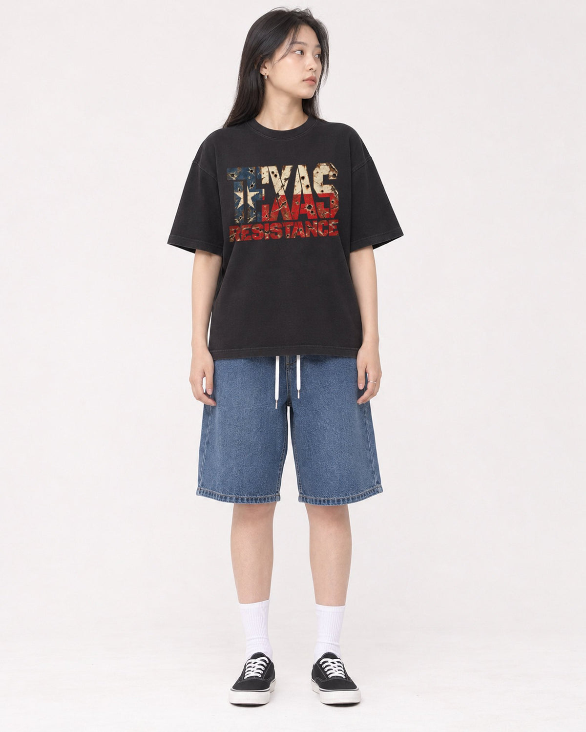 Mockup Boxy Heavyweight Tee Black female full-body 01