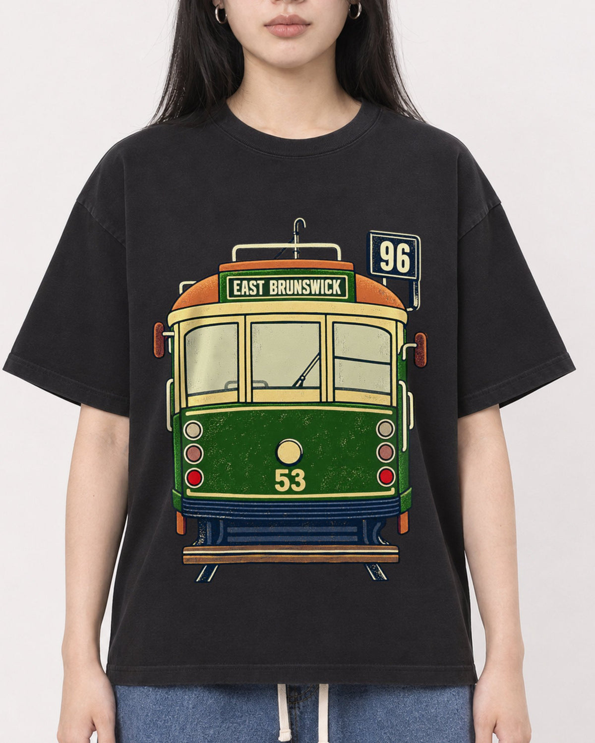 Mockup Boxy Heavyweight Tee Black female close-up 01