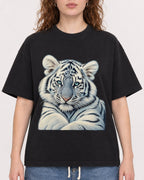 Mockup Boxy Heavyweight Tee Black female close-up 09