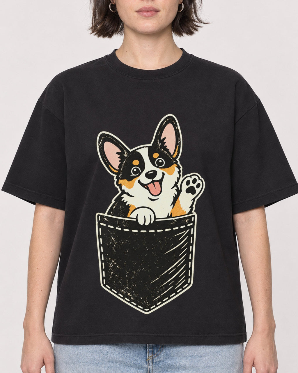 Mockup Boxy Heavyweight Tee Black female close-up 39