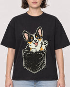 Mockup Boxy Heavyweight Tee Black female close-up 39