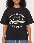 Mockup Boxy Heavyweight Tee Black female close-up 05