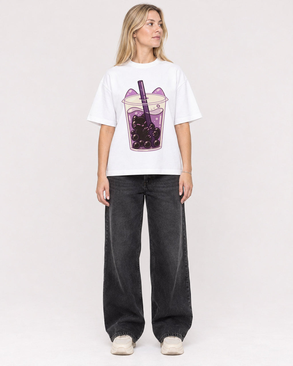 Mockup Boxy Heavyweight Tee White female full-body 08